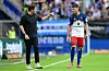HSV-Trainer Merlin Polzin im Austausch mit William Mikelbrencis.
