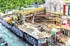 Die aufwendig abgestützte Baugrube der Dauerbaustelle an der Ecke Hein-Hoyer-Straße/Reeperbahn.