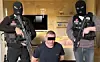 Schwer bewaffnete Polizisten einer Spezialeinheit haben Eric S. in seiner Wohnung in Istanbul überwältigt.