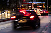 Autos fahren an einer Tankstelle vorbei (Symbolfoto).