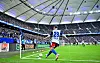 Miro Muheim tritt einen Eckball im Volksparkstadion