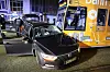 In Rostock ist ein Autofahrer mit einer Straßenbahn kollidiert.