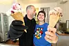 Inhaber Jan und Julia Tarazi von „Eisliebe“ in Ottensen freuen sich auf die neue Eis-Saison.