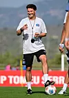 Merlin Polzin lächelt im HSV-Training