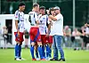 Steffen Baumgart gibt Jonas David, Sebastian Schonlau und William Mikelbrencis im HSV-Test gegen Nantes Anweisungen