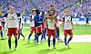 HSV-Spieler feiern den Sieg gegen Rostock