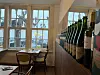 Beim Essen schauen die Gäste auf die Elbe – bei Sonne lockt die Terrasse.