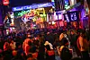 Partygänger auf der Reeperbahn(Symbolbild).