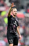 Lukas Daschner hebt die Hand