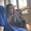 Mann mit Gitarre