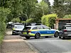 Die Polizei sichert das Haus in Farmsen ab. Es sollen Schüsse gefallen sein.