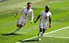 Raheem Sterling (r.) jubelt über seinen Führungstreffer gegen Kroatien.