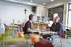Stifter Garlef Körner (l.) mit Andreas Grenz (55), Vorstand des Jesus Centers, im „Café Augenblicke“.