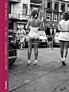 Enno Kaufhold,St. Pauli – Fotografien 1975-1985: Junius-Verlag, 320 Seiten, Hardcover, 49,90 Euro; ab jetzt im Handel erhältlich!