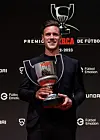 Marc-André ter Stegen mit der Trophäe