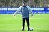 Steffen Baumgart steht auf dem Trainingsplatz