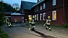 Die Feuerwehr im Einsatz vor dem Kinderheim.