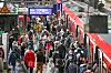 Werden die S-Bahnen zu voll, sollen künftig Einstieglotsen den Fahrgästen beim Verteilen helfen.