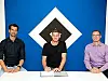 Sportvorstand Jonas Boldt (l.) und Sportdirektor Michael Mutzel freuen sich über die Unterschrift von Stürmer Simon Terodde.