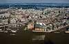 Im Hamburger Hafen könnte künftig ein schwimmendes LNG-Terminal liegen.