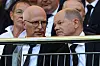 Bundeskanzler Olaf Scholz (r, SPD), und Peter Tschentscher, Erster Bürgermeister der Stadt Hamburg, unterhalten sich