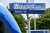 Zug hält an der Station „Westerland (Sylt)“