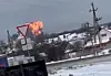 Auf Videos, die im Internet kursieren, ist der Absturz der Transportmaschine zu sehen - an Bord sollen Dutzende ukrainischer Kriegsgefangener gewesen sein.