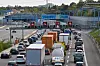 Dichter Verkehr und Lastwagen auf der A7 bei Hamburg-Stellingen vor dem Elbtunnel.