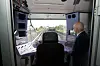 Bürgermeister Peter Tschentscher (SPD) bei der Premierenfahrt der digitalen S-Bahn im Jahr 2021. Der Computer fährt seit 2022 im Testbetrieb selbstständig von Berliner Tor bis Bergedorf.