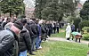 Rund 500 trauergäste nahmen auf einem Friedhof in MöllnAbschied von Mirac