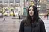 Paula Klewer (17) steht auf dem Rathausplatz