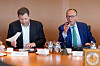 Kanzler Friedrich Merz (CDU, r.) und seine Vize Lars Klingbeil (SPD) haben die Entscheidung weitgehend alleine getroffen.