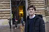 Jakob Hornberger (18) steht vor dem Hamburger Rathaus.