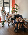 Oberärztin und Familie mit sechs Kindern im Klinikum Fürth nach der Geburt des dritten Zwillingspaares.