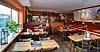 Im Schweinske Restaurant Poppenbüttel genießt man das Frühstück inmitten der Natur.