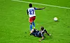 Düsseldorfs Matthias Zimmermann konnte Jean-Luc Dompé nur mit Fouls stoppen.