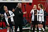 Horst Hrubesch mit deutschen Nationalspielerinnen