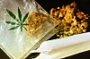 Ein Tütchen mit Gras und ein Joint