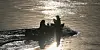 Zwei Angler sind auf einem Boot unterwegs. (Symbolfoto)