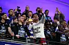 Davie Selke (r./hier mit HSV-Spielanalyst Eduard Riesen) steuerte bärenstarke 22 Tore zum Aufstieg bei.