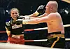 Der Entertainer Stefan Raab bei seinem Boxkampf gegen Regina Halmich 2007.