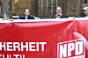 Björn Neumann (2. v. l.) bei einer NPD Wahlkampfveranstaltung in Bremen 2011