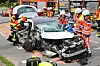 Das völlig zerstörte Unfallfahrzeug – zwei junge Männer rasten in dem Opel Astra über eine rote Ampel und verunfallten.