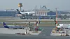 Eine Lufthansa-Maschine bei der Landung am Hamburger Airport.