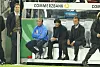 Berti Vogts als Nationaltrainer von Aserbaidschan sitzt auf der Bank neben Jogi Löw und Hansi Flick.
