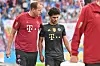 Nach verletzungsbedingter Auswechslung: Der Einsatz von Serge Gnabry (2.v.l.) gegen Barcelona ist fraglich