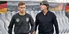 Joshua Kimmich (l.) und Bundestrainer Joachim Löw