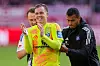 Keeper Matheo Raab wird von Davie Selke und Sebastian Schonlau in die erste Reihe geschoben