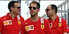 Sebastian Vettel sieht man bei der Streckenbesichtigung mit seinen Ferrari-Ingenieuren in Melbourne die Sorgen vor dem Coronavirus an.