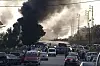 Schwarzer Rauch steigt im Dorf Tleil auf, wo ein Tankwagen explodiert ist.